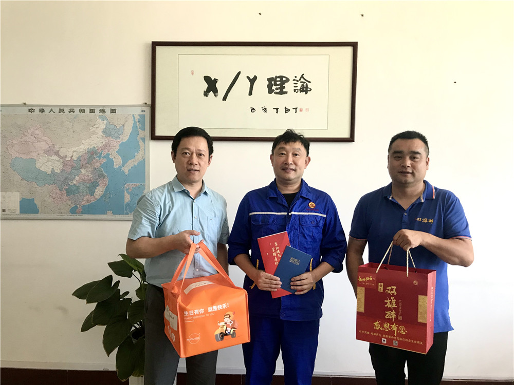 【雙雄醉贊助襄陽(yáng)企業(yè)家暖心工程系列報(bào)道】企業(yè)家黎柏康、聞賽琦、申文寶等收到暖心生日祝福
